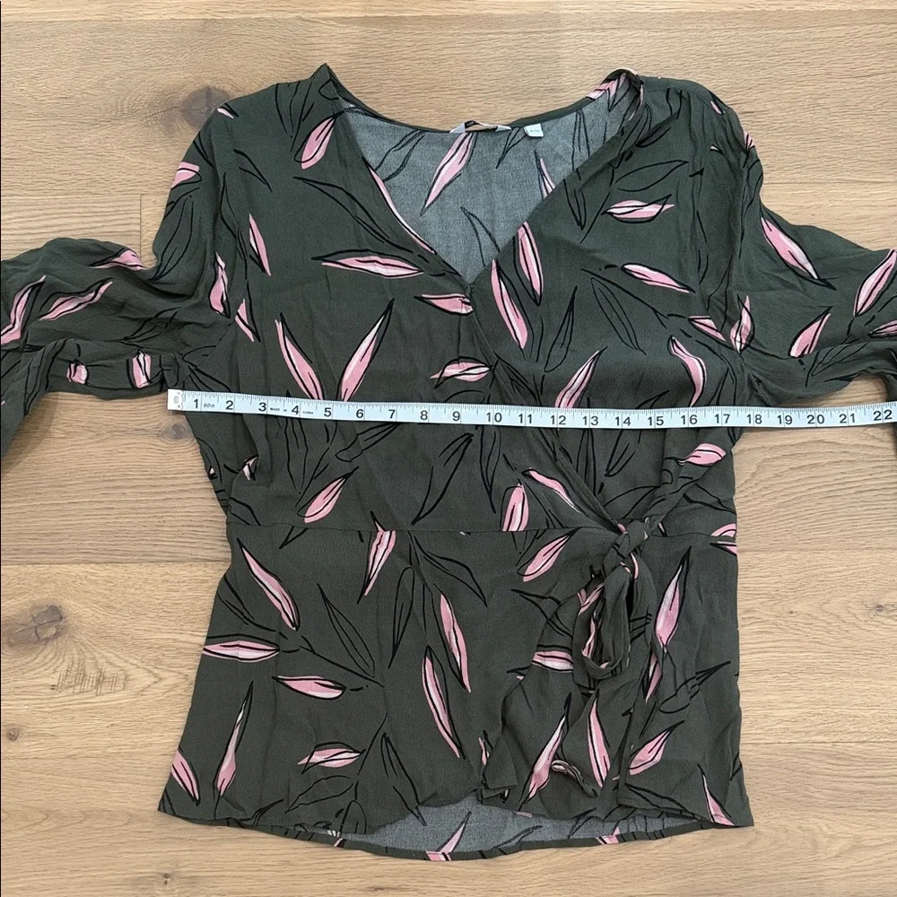 Reitmans Olive & Pink Leaf Print Wrap Blouse – Size XL - Picture 4 of 6